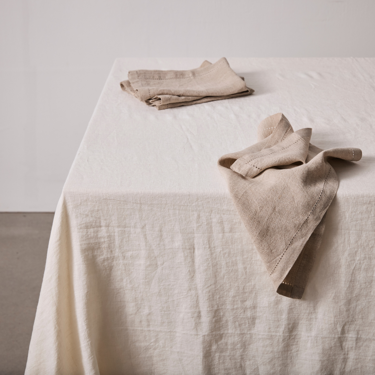 100 Linen Napkin Set with Hem Stitch Detail in Natural IN BED Store