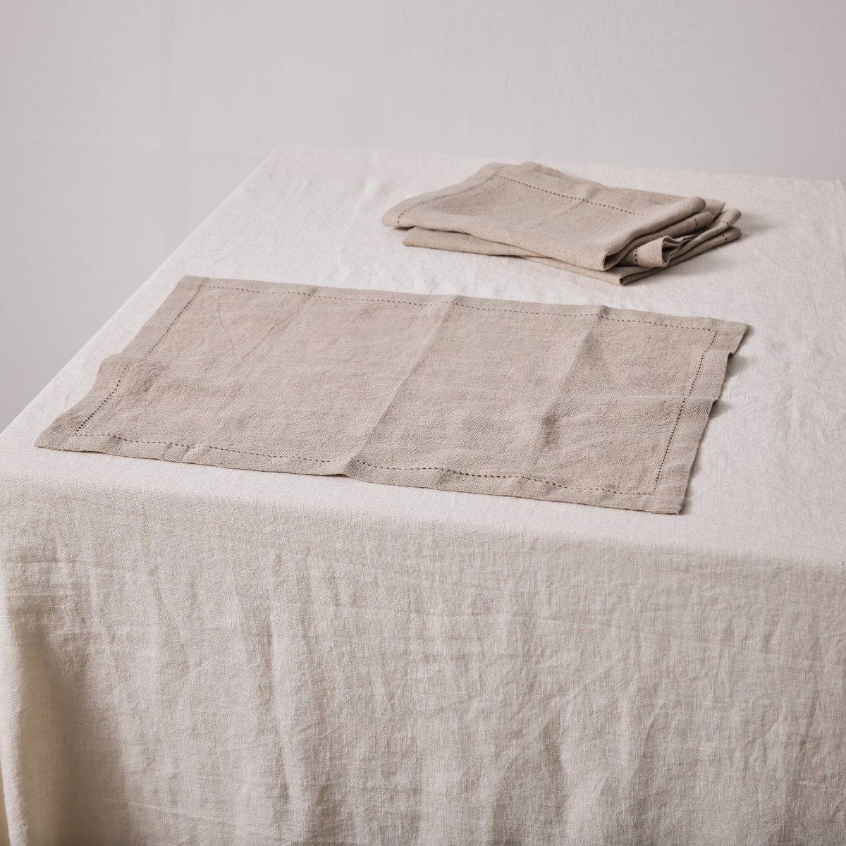 100 Linen Placemat Set with Hem Stitch Detail in Natural IN BED Store