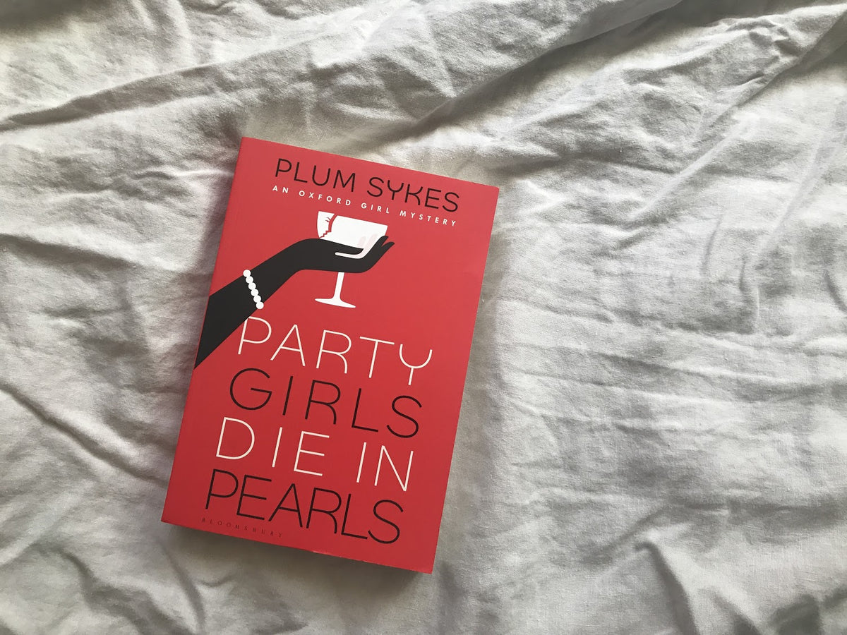 Read IN BED: Party Girls Die In Pearls
