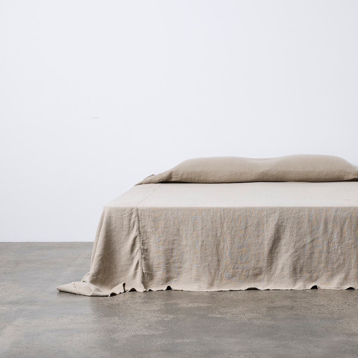 Oversized Heavy Linen Bed Cover in Natural IN BED Store